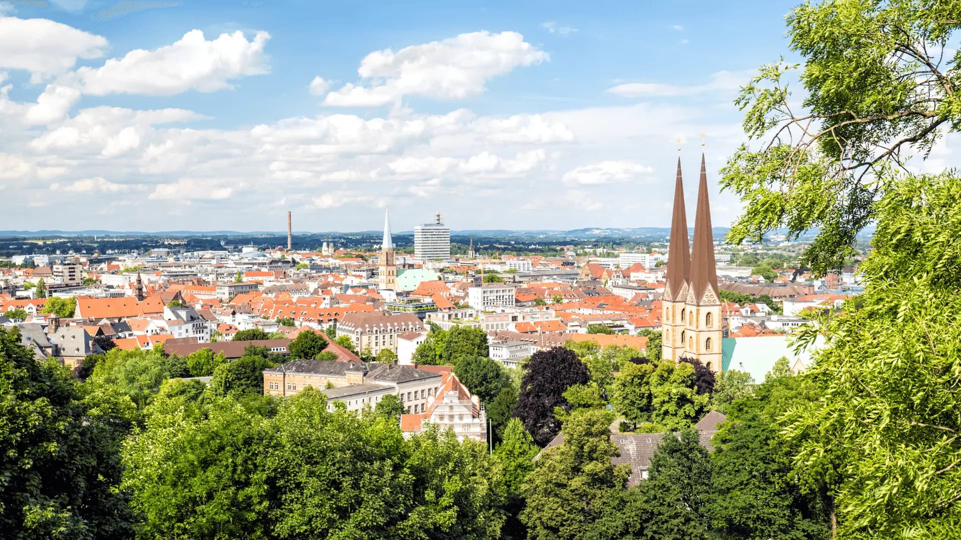 Blick über Bielefeld mit der Neustädter Marienkirche